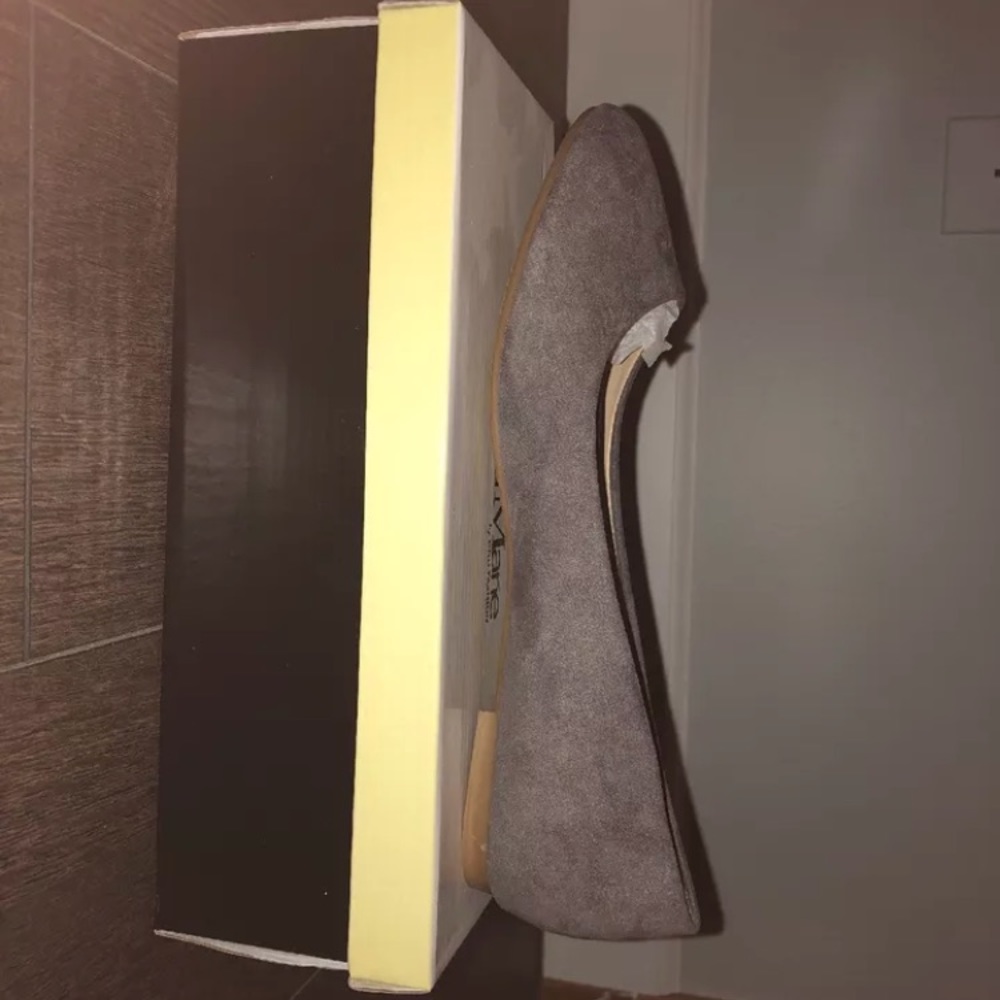 Bella women’s size 8.5 shoes